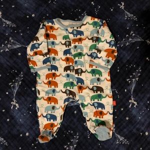 Magnetic 🧲 🐘 NB footie